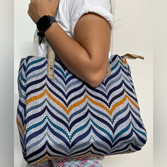 Smart Eco Friendly Tote Bag with Silk and Jute - Picture 5 of 6